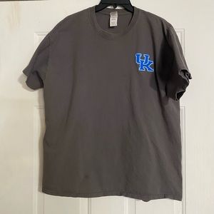 university of kentucky T-shirt is a size X-Large.